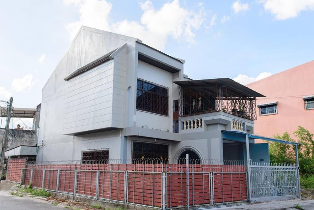 Bluebell House Hatyai - Cosy 3 Bedrooms For 10 Pax - 9 Mins Drive To Lee Grd Ban Kho Hong Bagian luar foto